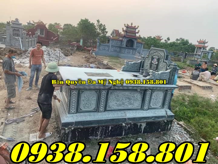 Mộ đá không mái bằng đá xanh rêu