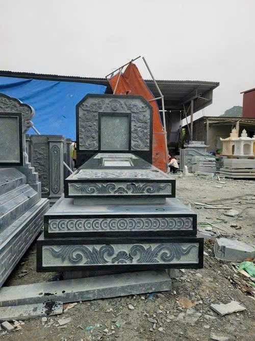 Mộ tam cấp đá xanh rêu Thanh Hóa tại Vĩnh Long
