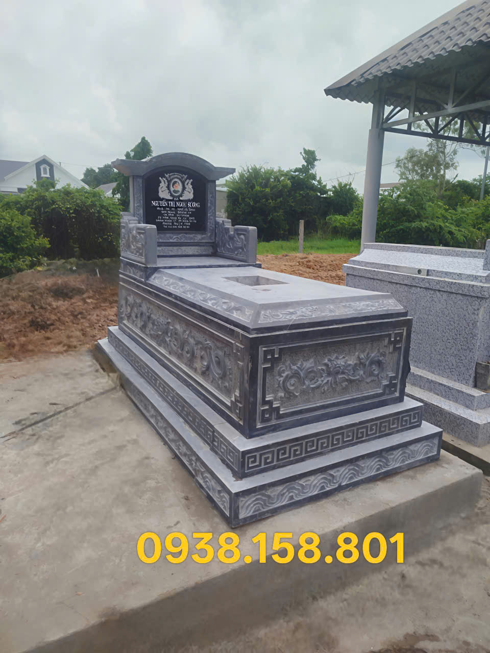 Mộ tam cấp đá xanh đen Thanh Hóa tại Vĩnh Long