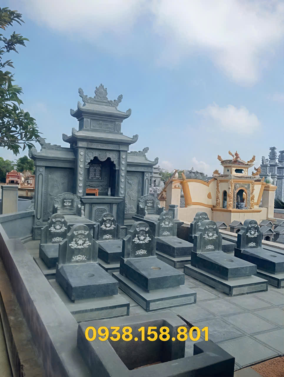 Khu lăng mộ đá tam cấp bằng đá xanh rêu của gia tộc họ Trần - Hà Nội