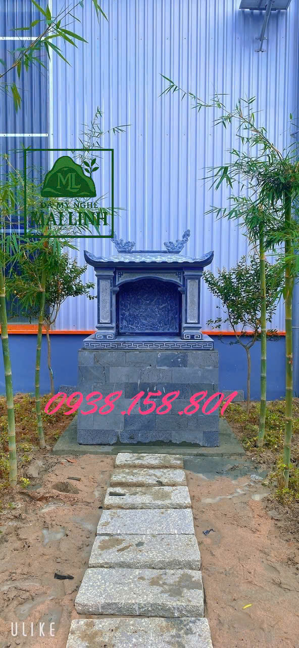 Miếu thờ bằng đá xanh đen đặt tại công ty